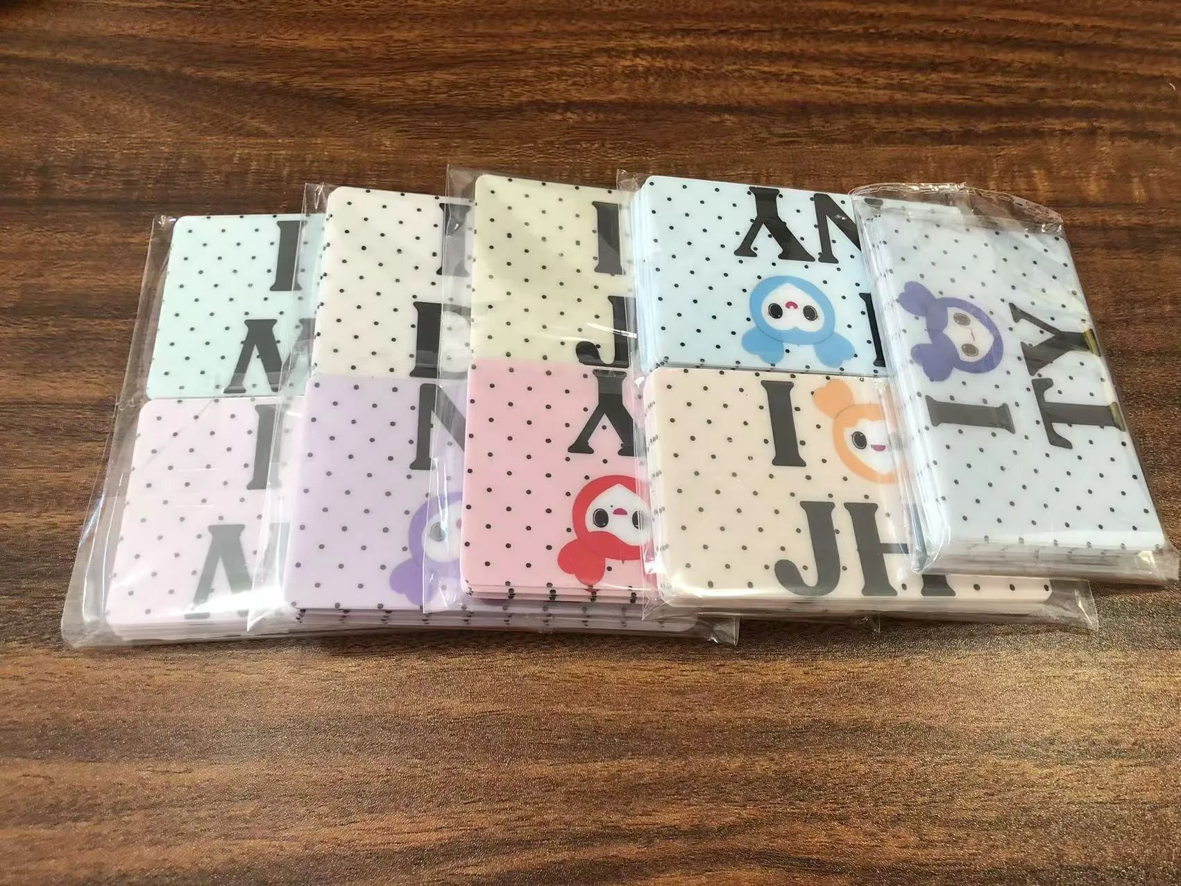 Το JOJO Pack αποστέλλει αυτοκόλλητα εξωφύλλου πιστωτικών καρτών σε πελάτες των Η.Π.Α