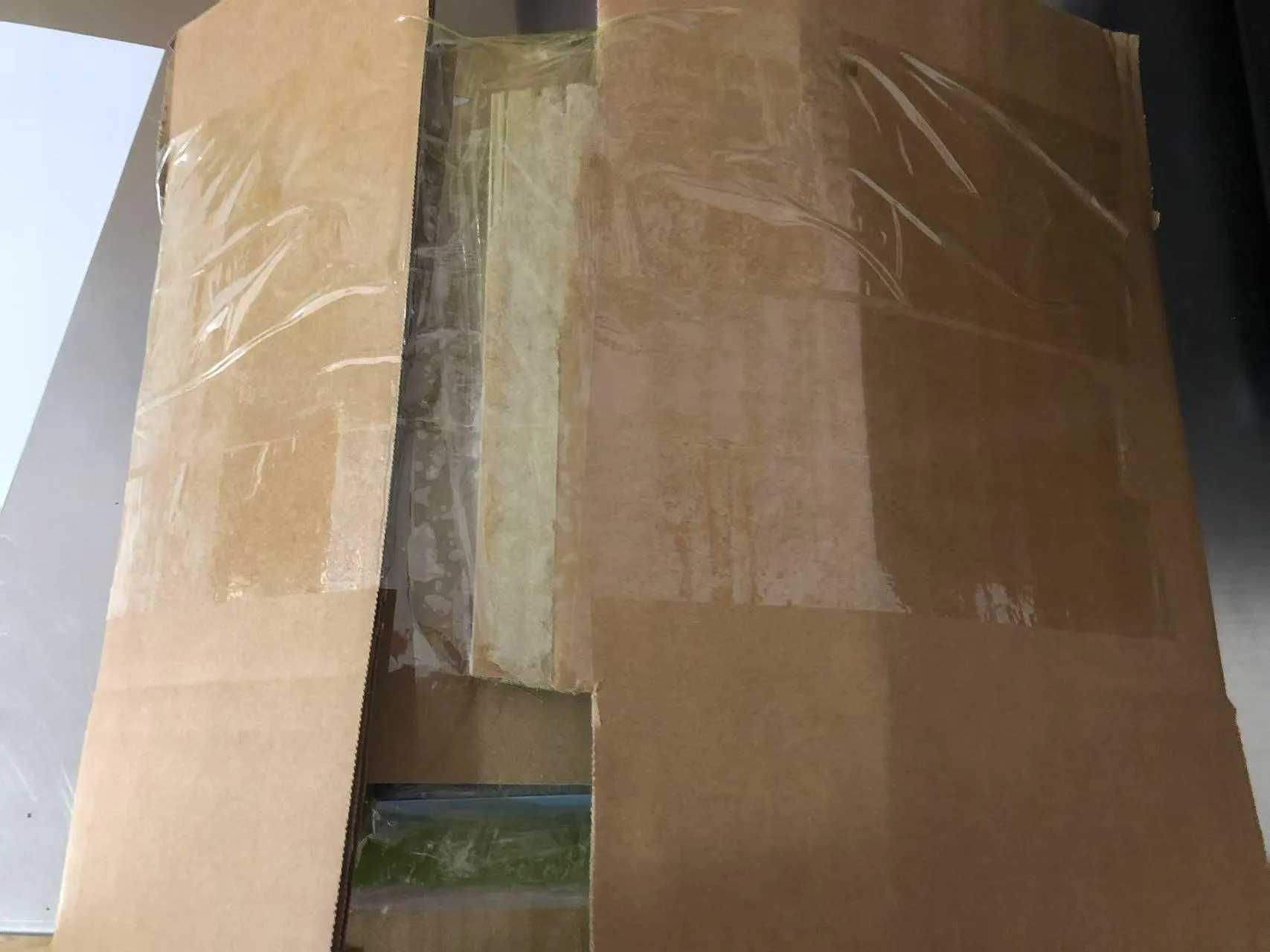 Η πρόοδος της αποστολής φορητών παιδικών αυτοκόλλητων βιβλίων στην Ουγκάντα