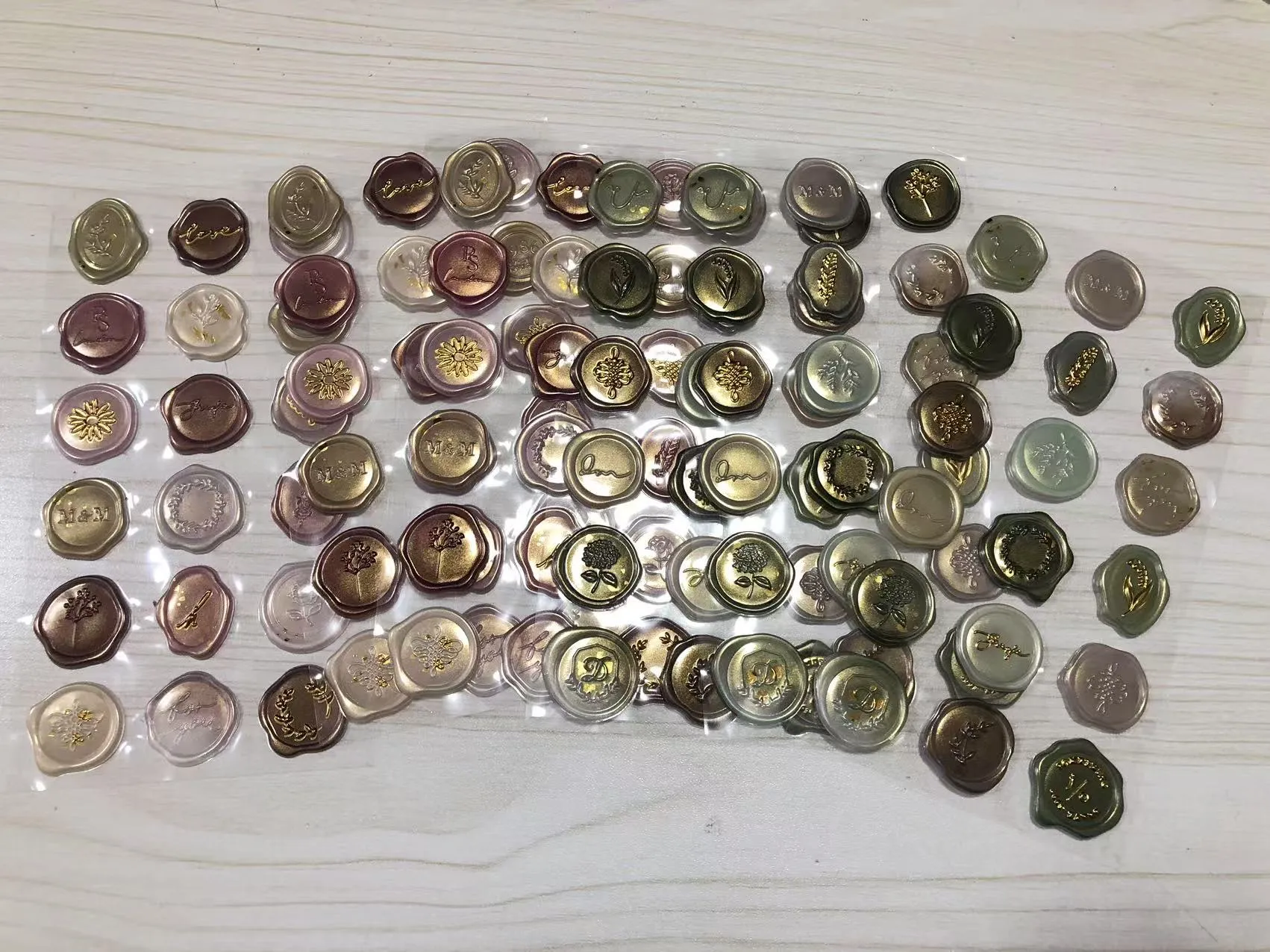 Τα αυτοκόλλητα σφραγίδας κεριού έχουν αποσταλεί