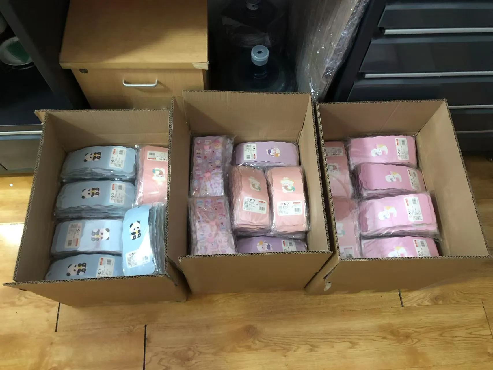 Σας αρέσουν τα αυτοκόλλητα σε σχήμα γλουτού που συμπιέζονται;